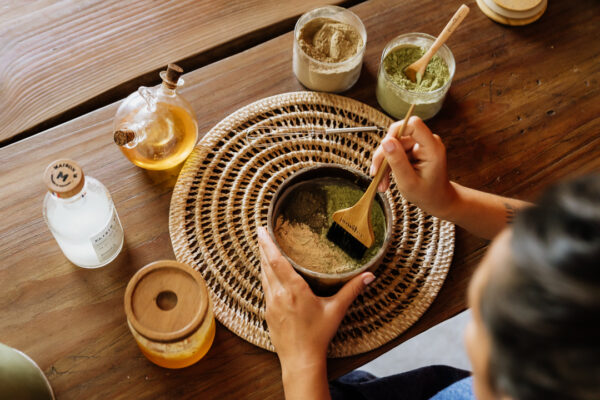 Soin aux Poudres de plantes - Premier rendez-vous au Salon